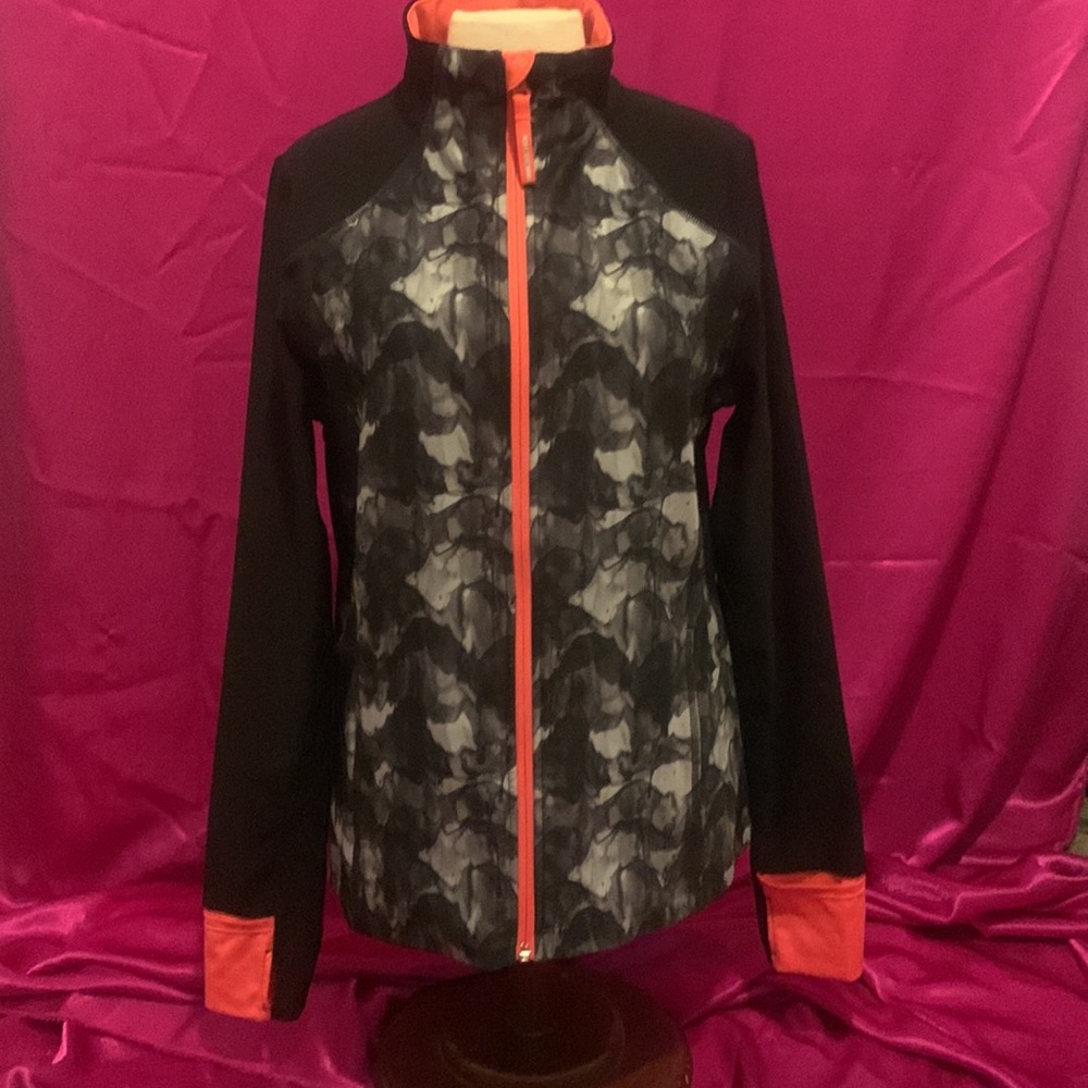 Mondetta fitness zip up size M never worn
